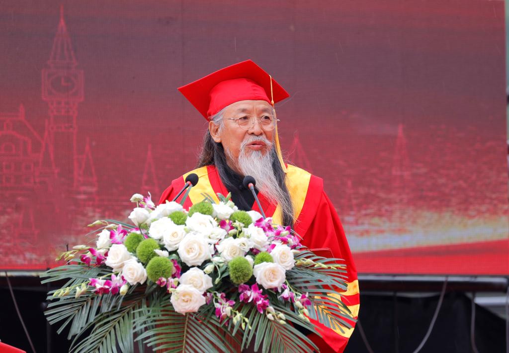 甄忠义 河北美术学院举办者 校长